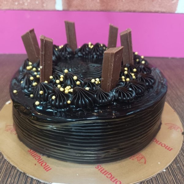 Designer chocolate kitkat cake + Popper 40 inch + Sparkle candle 